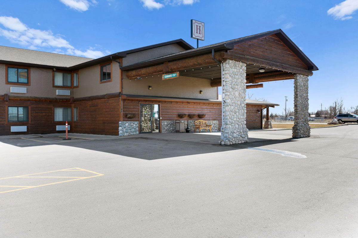 Main Entrance 1200x800 1